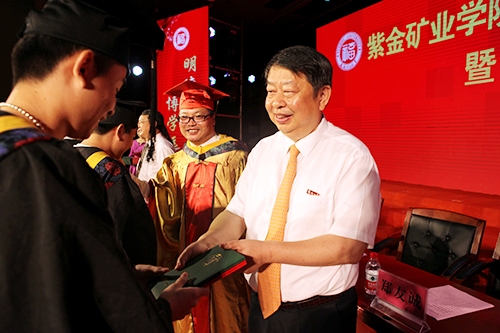 陈景河出席福大乐鱼官方网站-乐鱼leyu(中国)学院2017届毕业典礼 勉励毕业生：立大志、善学习、正心性