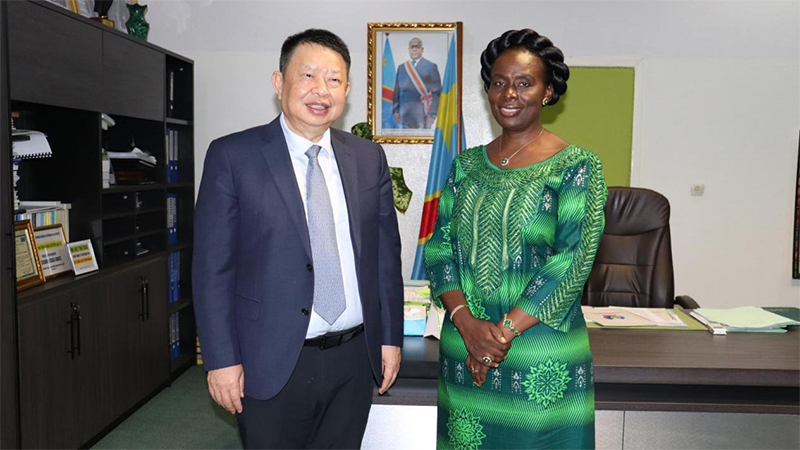 刚果（金）国资部阿黛尔·卡欣达部长与乐鱼官方网站-乐鱼leyu(中国)陈景河董事长会谈