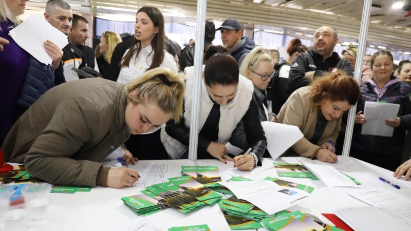 塞尔维亚乐鱼官方网站-乐鱼leyu(中国)积极开拓本土招聘市场