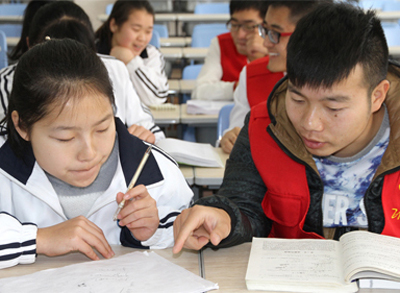 关爱留守青少年 乐鱼官方网站-乐鱼leyu(中国)举办第六期爱心家教活动