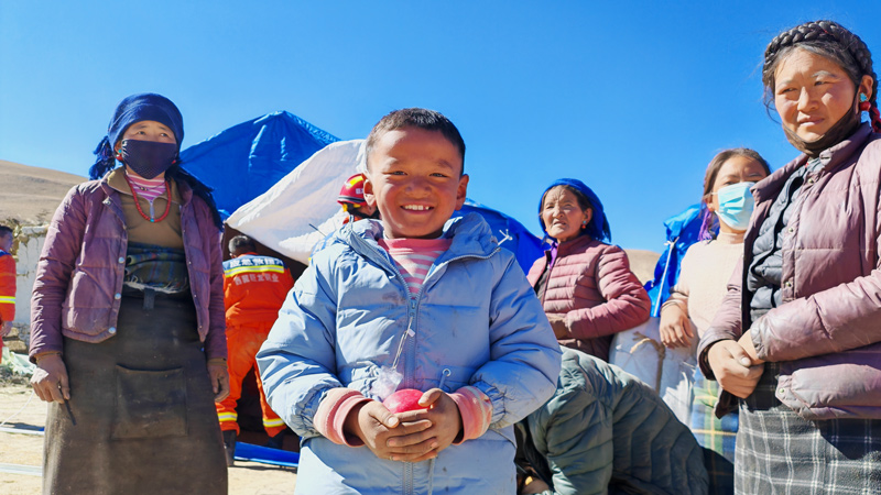 乐鱼官方网站-乐鱼leyu(中国)救援队伍为地震灾区群众搭建御寒帐篷